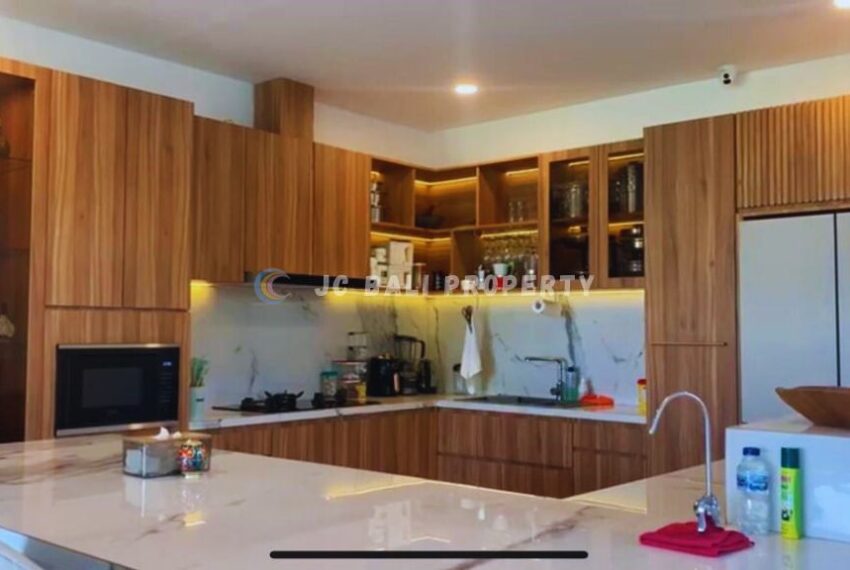 photo_6320860484730995264_y